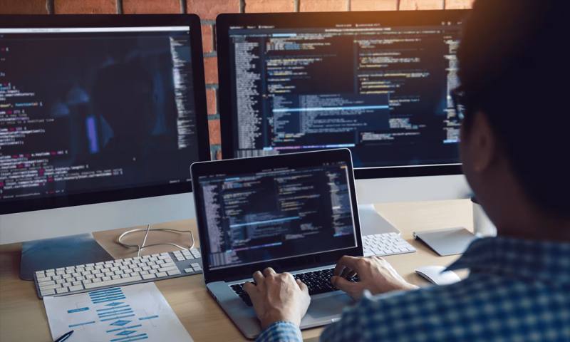数据科学选型：R与Python如何赋能鞍山网站建设？